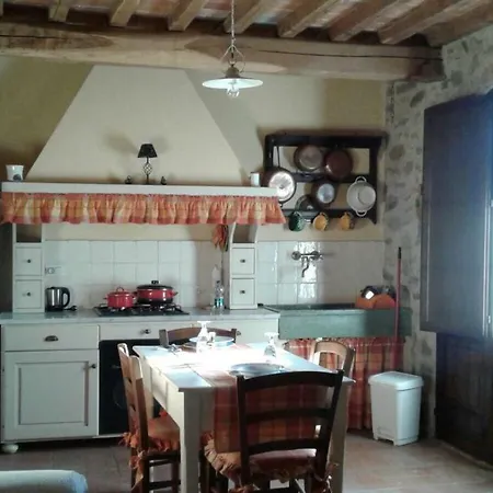 Podere La Fausta Lantgård *